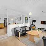 Pet Friendly In With Kitchen