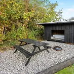 Pet Friendly In With Kitchen