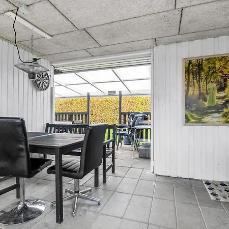 Pet Friendly In With Kitchen * Tarm