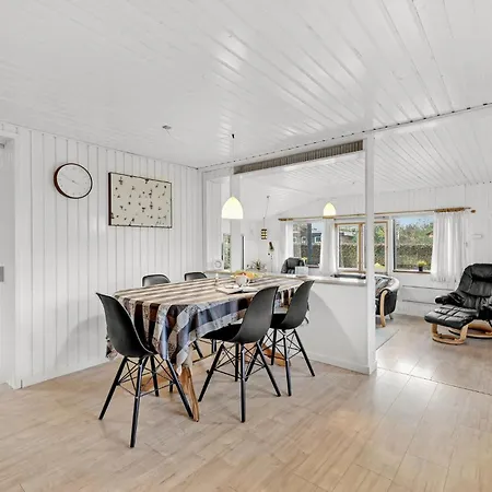 בית נופש Pet Friendly In With Kitchen Tarm