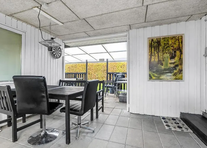 Pet Friendly In With Kitchen * Tarm