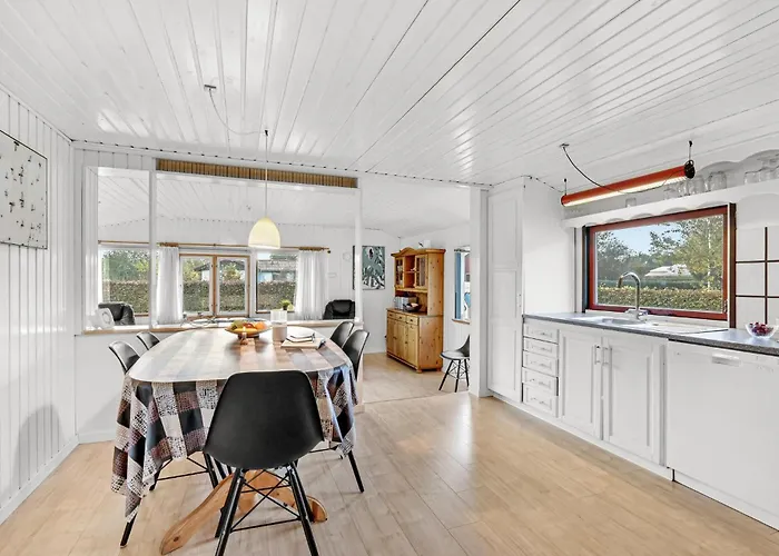 Pet Friendly In With Kitchen בית נופש Tarm