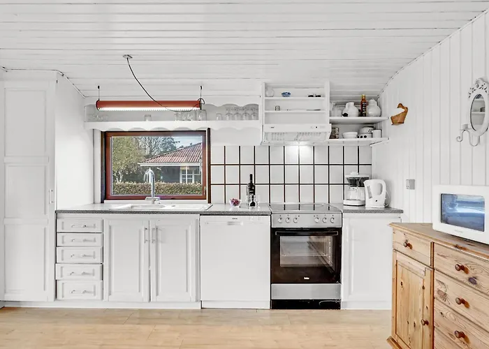 Pet Friendly In With Kitchen * Tarm
