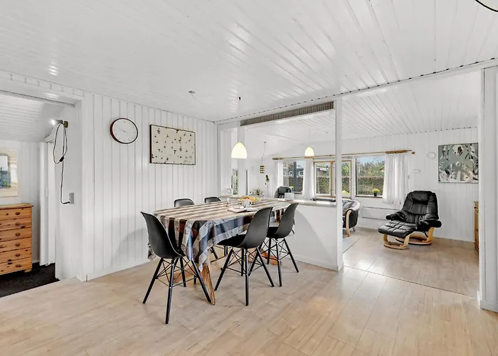 בית נופש Pet Friendly In With Kitchen Tarm
