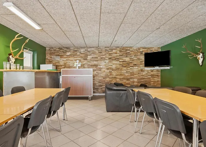Pet Friendly In With Kitchen *