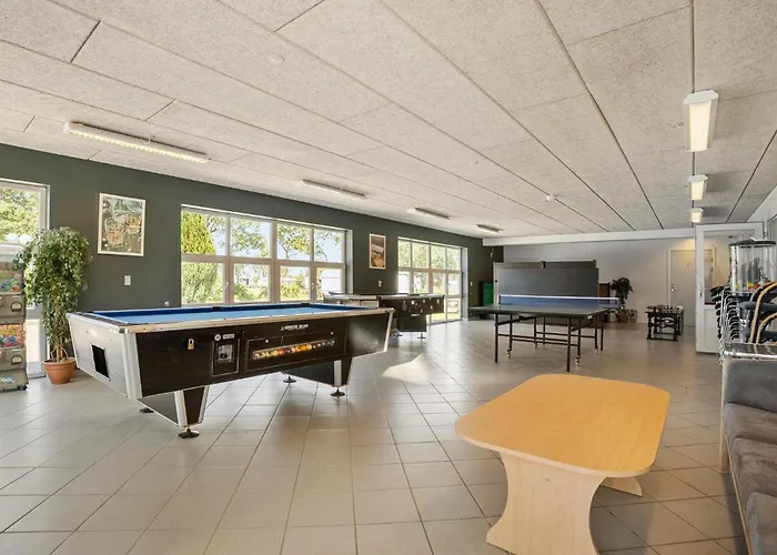 Pet Friendly In With Kitchen Tarm